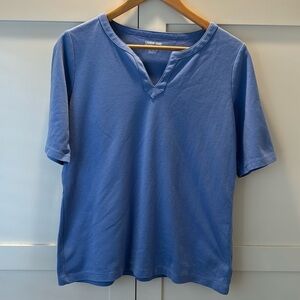 Lands' End periwinkle jersey knit v-neck t-shirt size Medium